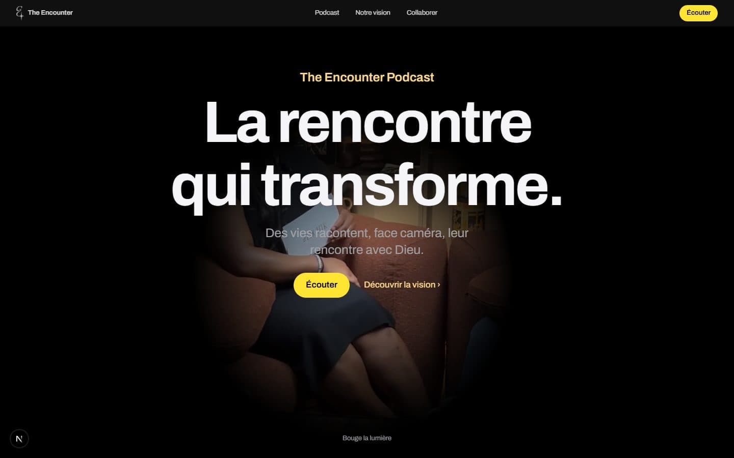 Aperçu du design Clair-obscur : le plateau révélé par une lumière dans le noir